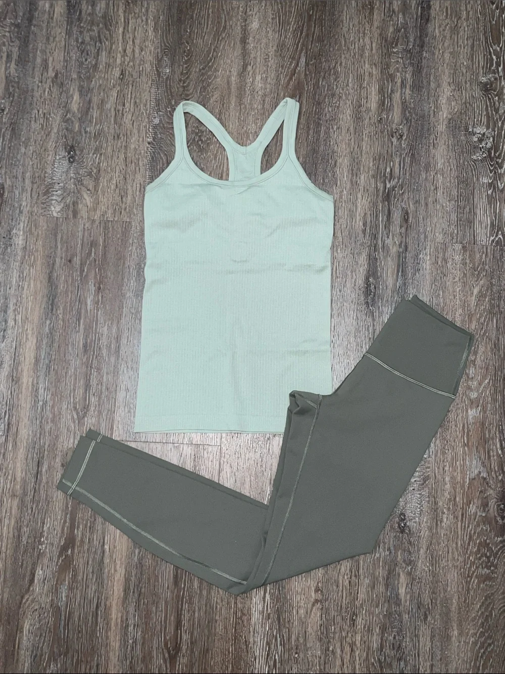 EUC Lululemon Matching Set. Size 6